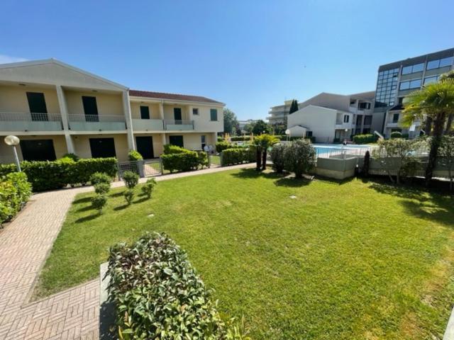 Apartament With Swimming Pool Apartment Caorle Exterior photo